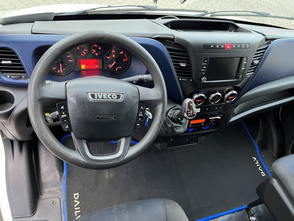 Photo d'intérieur 1: Utilitaire frigorifique Iveco 70C18 Daily  Tiefkühlkoffer mit Ladebordwand