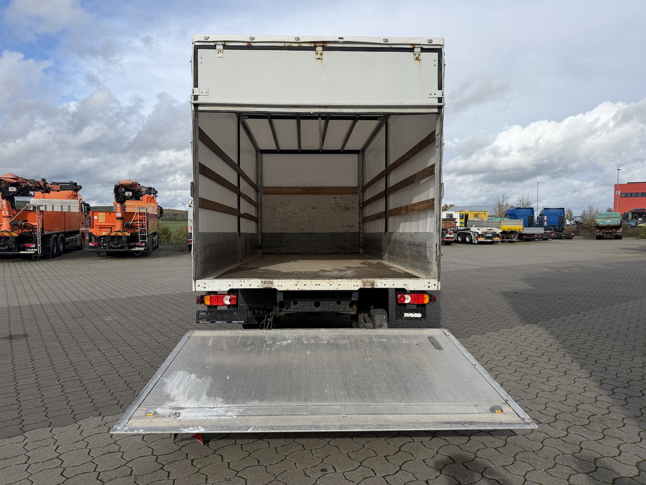 Iveco 75 E 180 4x2 LBW - Utilitaire rideaux coulissants (PLSC): photos 2 Iveco 75 E 180 4x2 LBW - Utilitaire rideaux coulissants (PLSC): photos 2