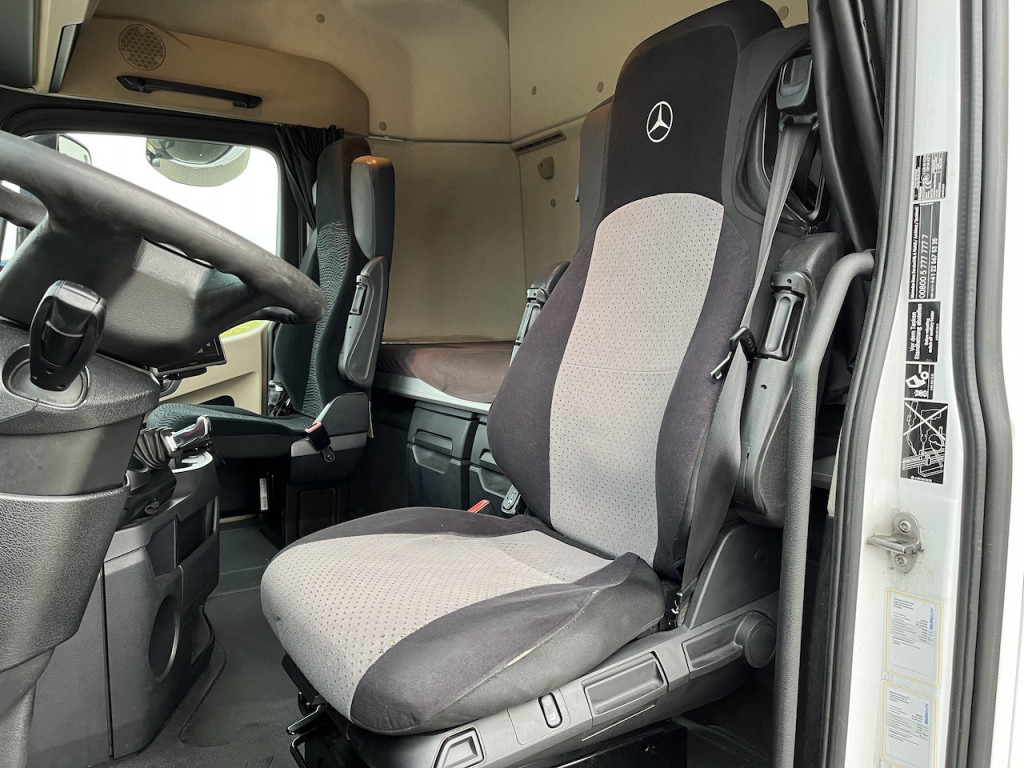 Photo d'intérieur 1: Camion frigorifique Mercedes-Benz 1842 4x2 LBW Kühlung Flüssigstickstoff
