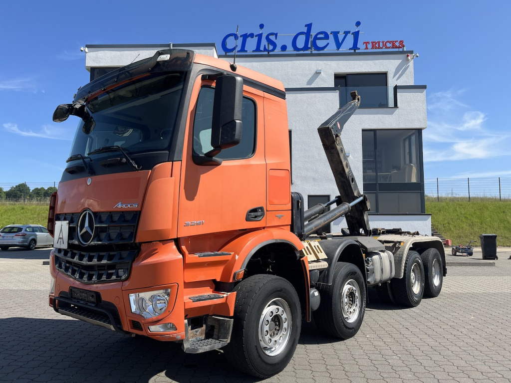 Mercedes-Benz Arocs 3251 8x4 Meiller 30 t Haken - Camion ampliroll: photos 1 Mercedes-Benz Arocs 3251 8x4 Meiller 30 t Haken - Camion ampliroll: photos 1
