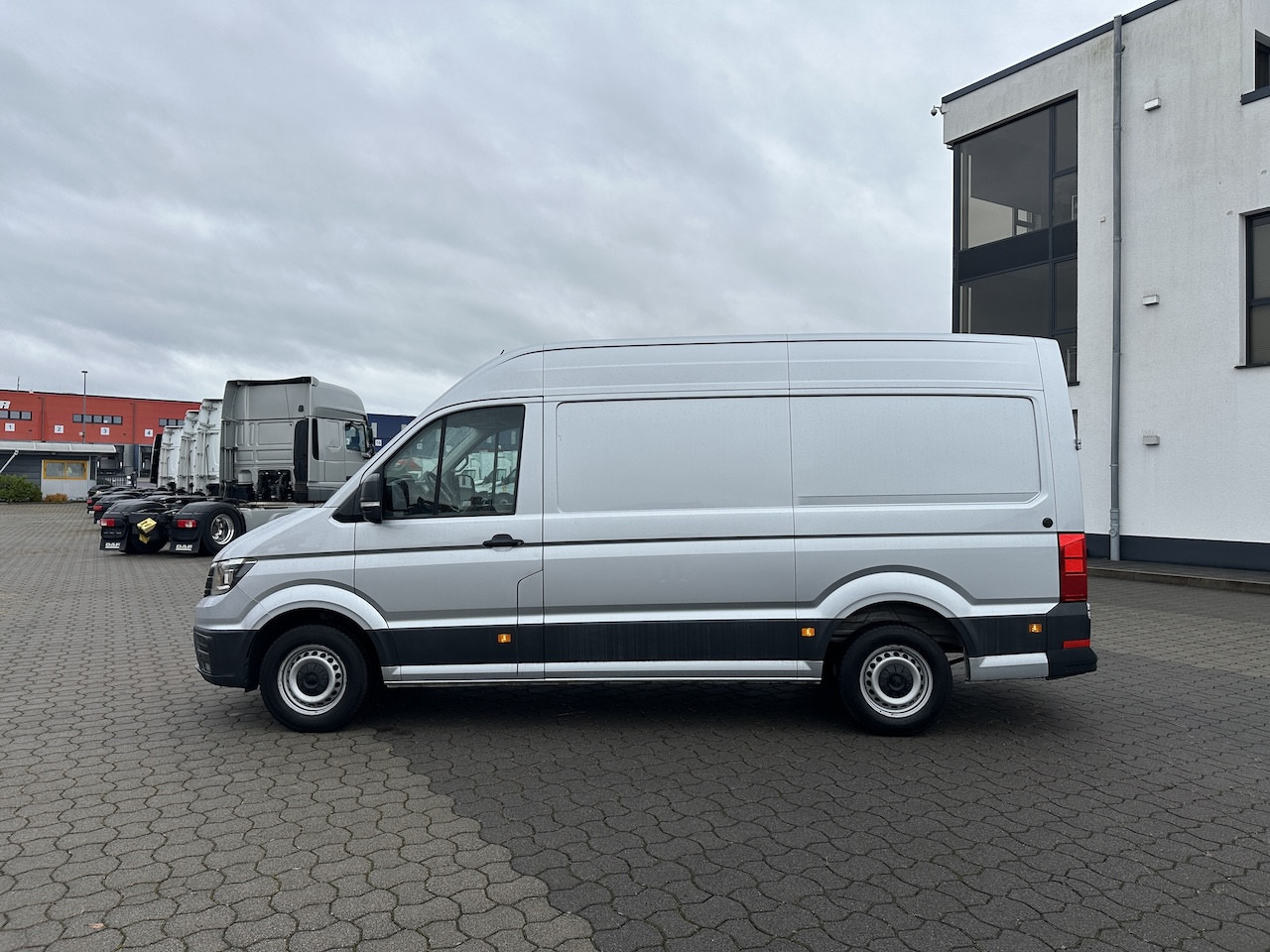 VW Crafter 2.0 TDI Kasten hoch AHK RFK PDC FSE BT - Véhicule utilitaire: photos 3 VW Crafter 2.0 TDI Kasten hoch AHK RFK PDC FSE BT - Véhicule utilitaire: photos 3