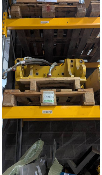 Komatsu D37PX-23 / -24 BRACKET - 11Y-21-41471 - Frame/ Châssis pour Engins de chantier: photos 1 Komatsu D37PX-23 / -24 BRACKET - 11Y-21-41471 - Frame/ Châssis pour Engins de chantier: photos 1