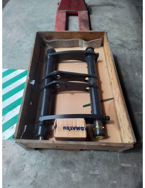 Komatsu WA100 Quick coupler 42W-70-21402 - Chargeuse sur pneus: photos 1 Komatsu WA100 Quick coupler 42W-70-21402 - Chargeuse sur pneus: photos 1