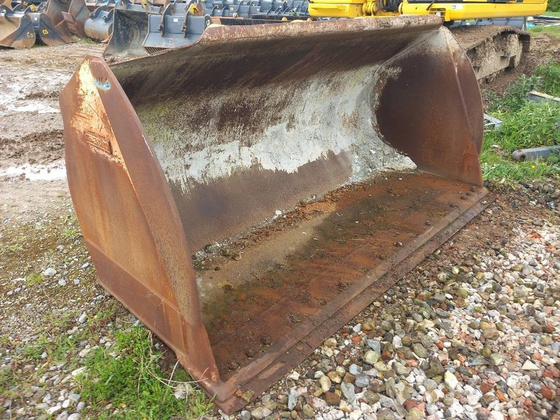 Komatsu WA380-8 Quick coupler & Bucket - Godet pour Engins de chantier: photos 1 Komatsu WA380-8 Quick coupler & Bucket - Godet pour Engins de chantier: photos 1