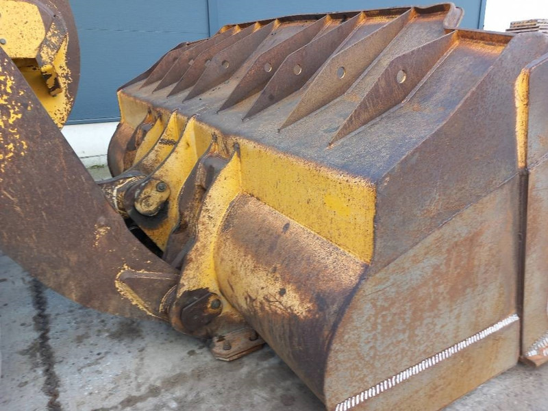 Komatsu WA500-7 - Chargeuse sur pneus: photos 5 Komatsu WA500-7 - Chargeuse sur pneus: photos 5