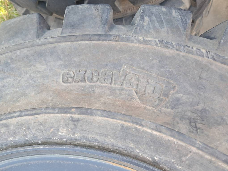 Trelleborg Excavator 10.00-20 SOLID (8 tyres) - Pneus et jantes pour Engins de chantier: photos 4 Trelleborg Excavator 10.00-20 SOLID (8 tyres) - Pneus et jantes pour Engins de chantier: photos 4