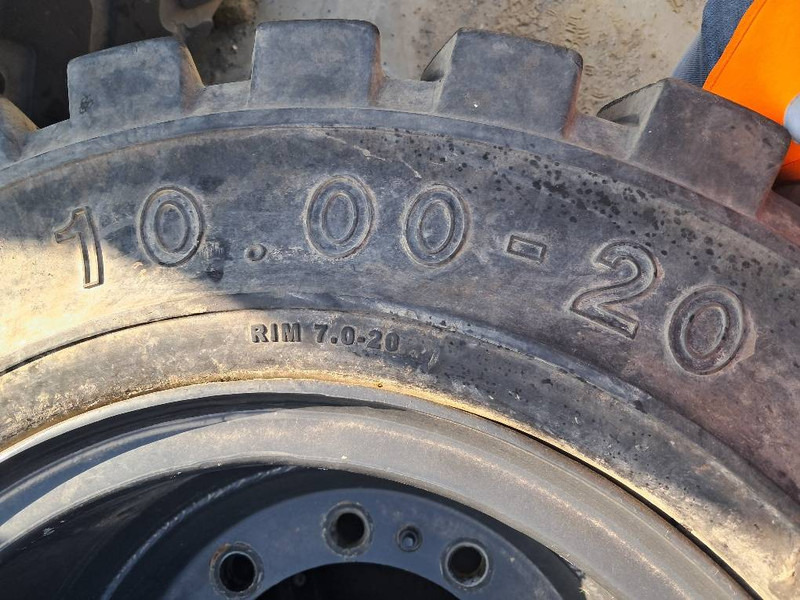Trelleborg Excavator 10.00-20 SOLID (8 tyres) - Pneus et jantes pour Engins de chantier: photos 5 Trelleborg Excavator 10.00-20 SOLID (8 tyres) - Pneus et jantes pour Engins de chantier: photos 5