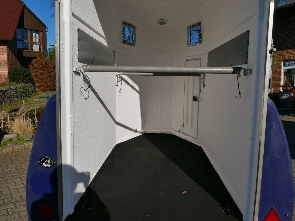 Böckmann 1,5 Pferde Heckklappe schwenkbar Böckmann 1,5 Pferde Heckklappe schwenkbar - Van chevaux: photos 4 Böckmann 1,5 Pferde Heckklappe schwenkbar Böckmann 1,5 Pferde Heckklappe schwenkbar - Van chevaux: photos 4