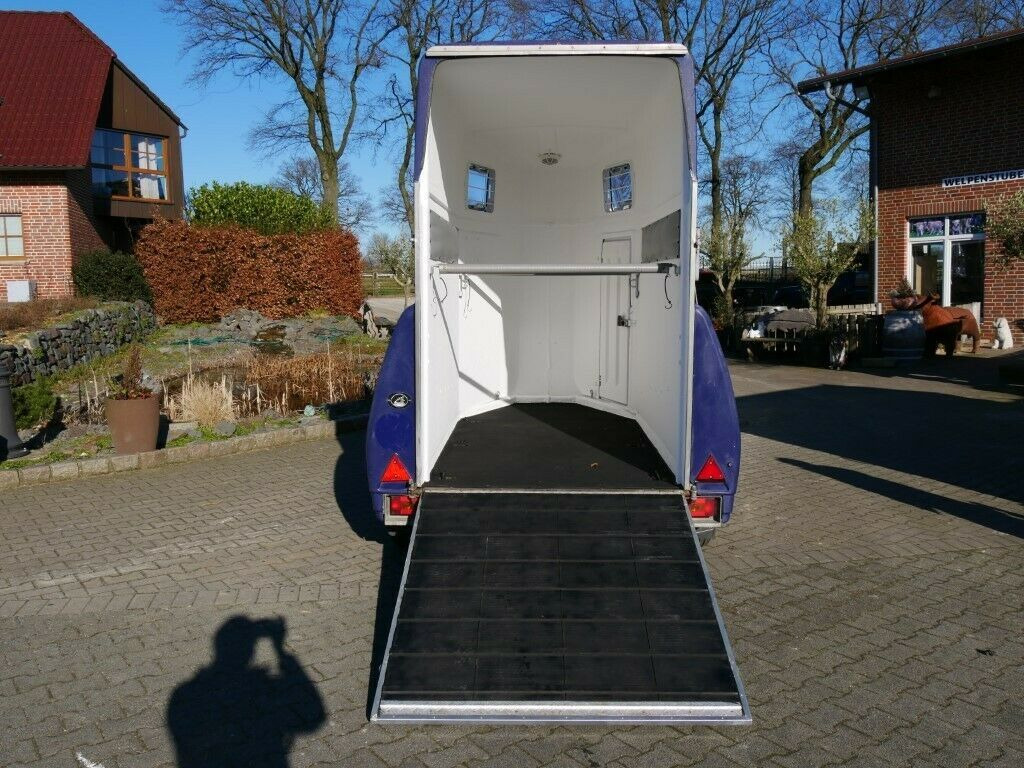 Böckmann 1,5 Pferde Heckklappe schwenkbar Böckmann 1,5 Pferde Heckklappe schwenkbar - Van chevaux: photos 2 Böckmann 1,5 Pferde Heckklappe schwenkbar Böckmann 1,5 Pferde Heckklappe schwenkbar - Van chevaux: photos 2