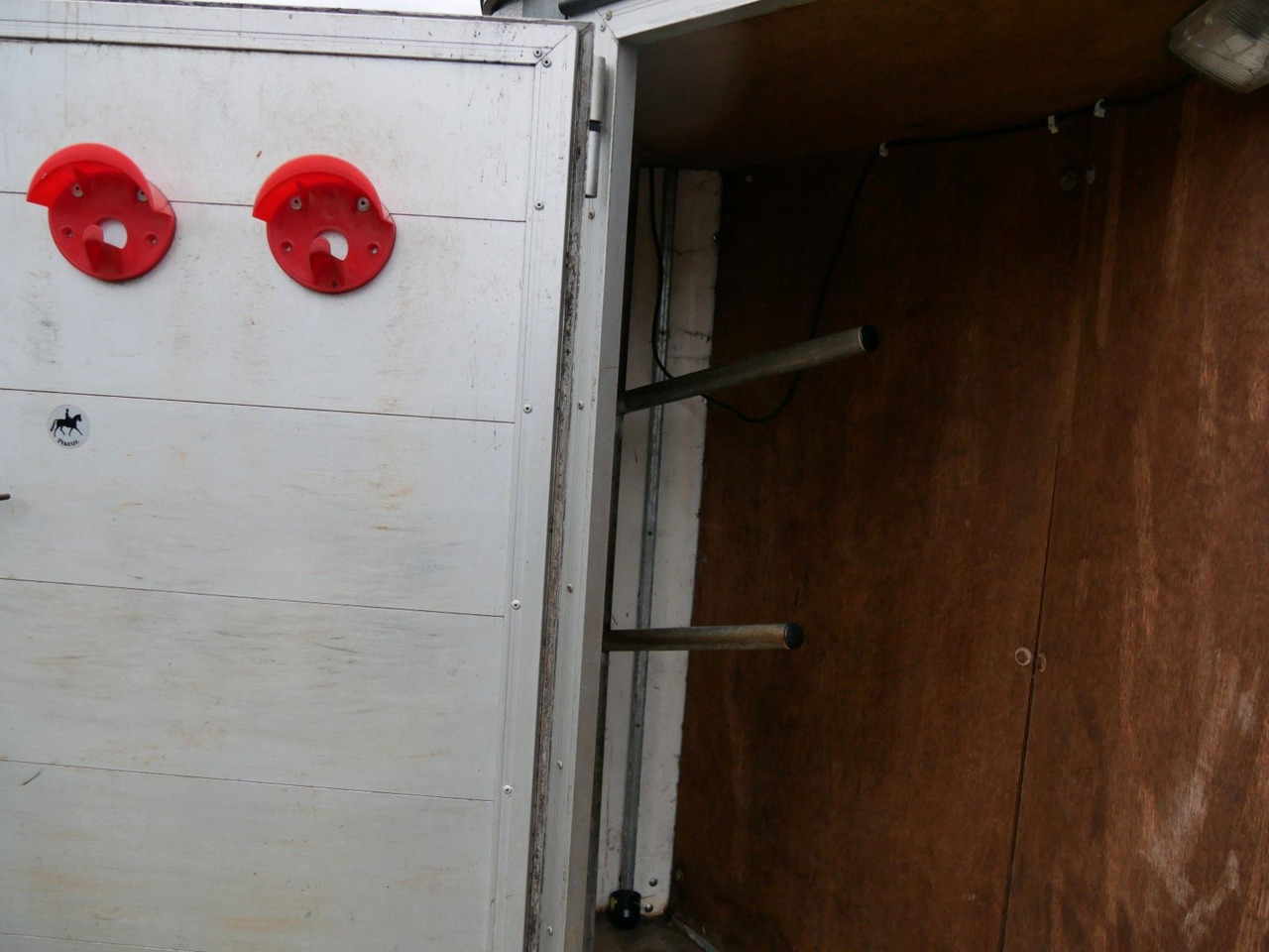 Böckmann Alu 2 Pferde mit Sattelkammer - Remorque bétaillère: photos 3 Böckmann Alu 2 Pferde mit Sattelkammer - Remorque bétaillère: photos 3