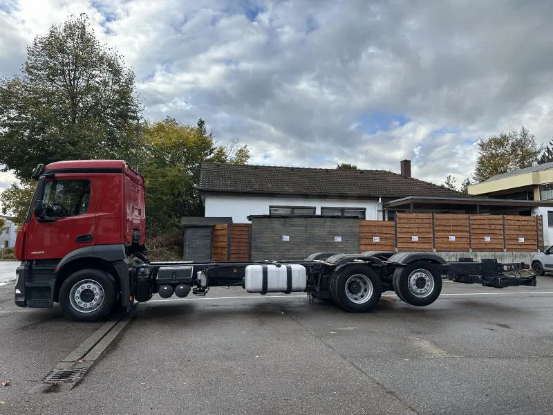 Mercedes-Benz 2532 LL 6x2 LANGES Fahrgestell Intarder Lenkachse 2532 LL 6x2 LANGES Fahrgestell Intarder Lenkachse 2532 LL 6x2 LANGES Fahrgeste - Châssis cabine: photos 2 Mercedes-Benz 2532 LL 6x2 LANGES Fahrgestell Intarder Lenkachse 2532 LL 6x2 LANGES Fahrgestell Intarder Lenkachse 2532 LL 6x2 LANGES Fahrgeste - Châssis cabine: photos 2