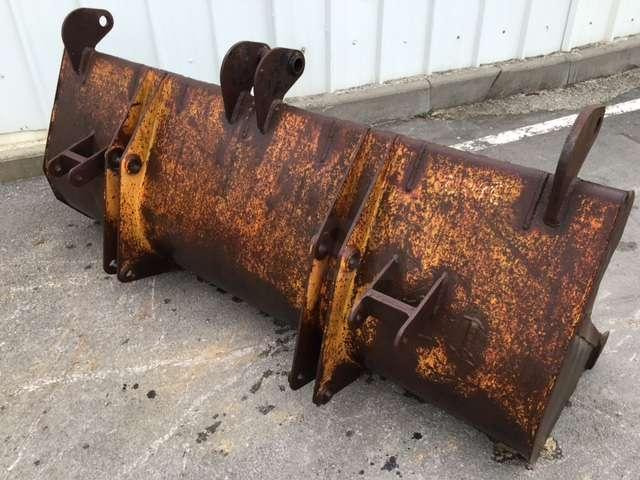 CASE 2300mm - Tractopelle - Godet pour chargeur: photos 4 CASE 2300mm - Tractopelle - Godet pour chargeur: photos 4