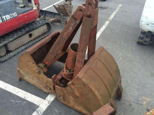 CASE 600mm - ejecteurs - Grappin: photos 1 CASE 600mm - ejecteurs - Grappin: photos 1