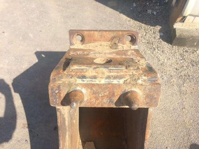 MECALAC 340 - 8/10/11/12 - Godet pour pelle: photos 4 MECALAC 340 - 8/10/11/12 - Godet pour pelle: photos 4