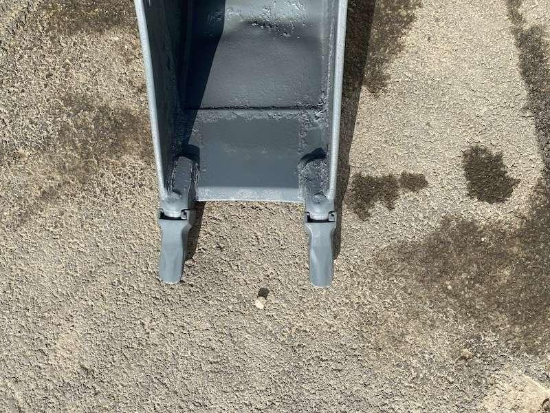 MECALAC 340mm - séries 8 / 10 / 11 et 12 - Godet pour pelle: photos 2 MECALAC 340mm - séries 8 / 10 / 11 et 12 - Godet pour pelle: photos 2