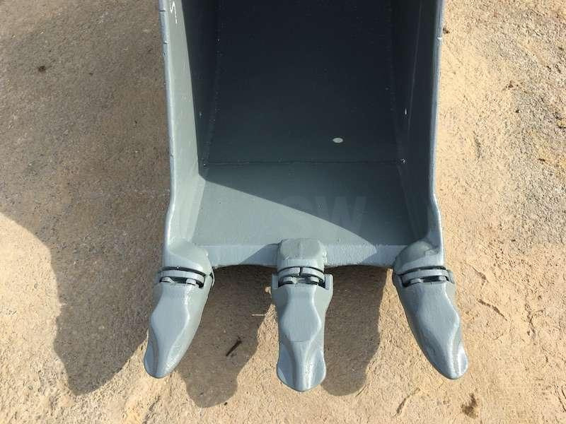 MECALAC 450mm - séries 8 / 10 / 11 / 12 - Godet pour pelle: photos 2 MECALAC 450mm - séries 8 / 10 / 11 / 12 - Godet pour pelle: photos 2