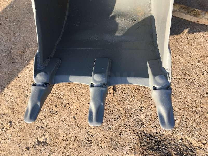 MECALAC 600mm - series 8 / 10 / 11 et 12 - Godet pour pelle: photos 2 MECALAC 600mm - series 8 / 10 / 11 et 12 - Godet pour pelle: photos 2