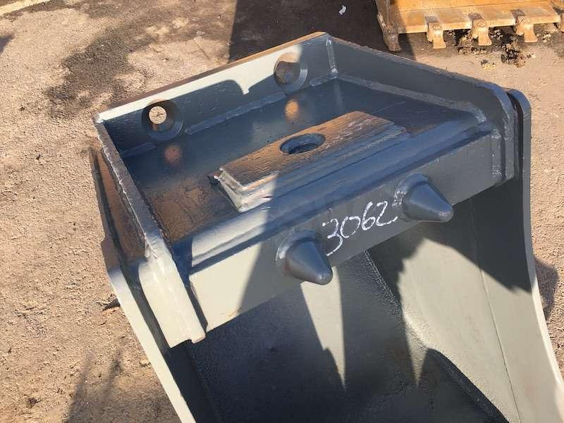 MECALAC 600mm - series 8 / 10 / 11 et 12 - Godet pour pelle: photos 4 MECALAC 600mm - series 8 / 10 / 11 et 12 - Godet pour pelle: photos 4