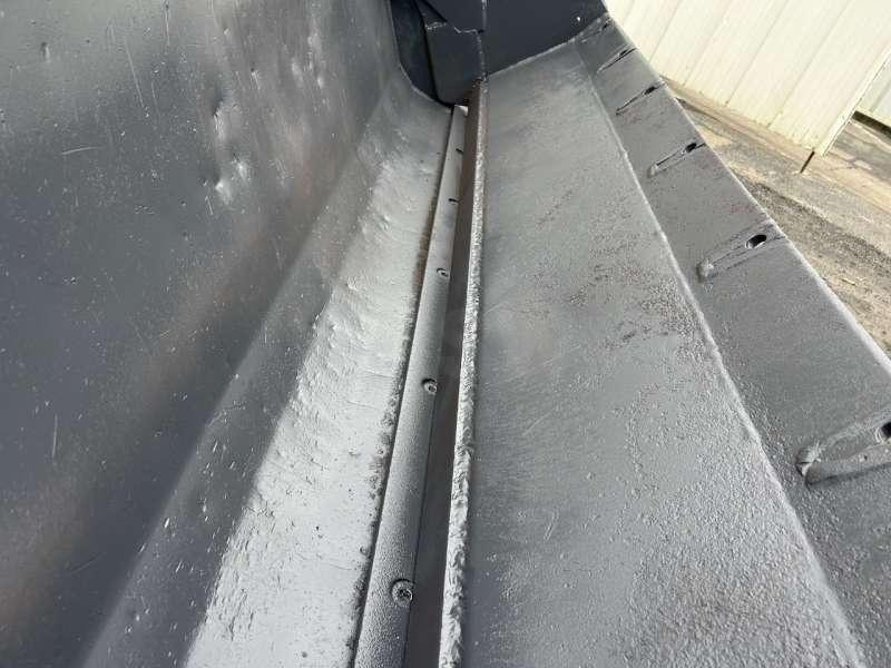 MECALAC series 8/10/11 et 12 - 2200mm - Godet pour chargeur: photos 3 MECALAC series 8/10/11 et 12 - 2200mm - Godet pour chargeur: photos 3