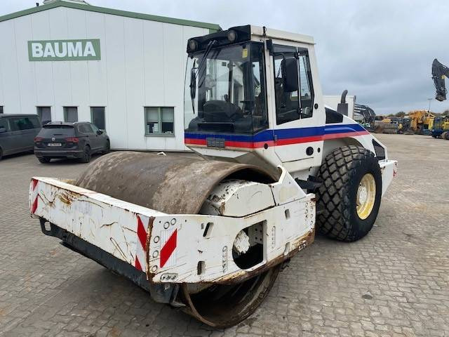 Bomag BW 213 D H-4 BVC - Compacteur: photos 1 Bomag BW 213 D H-4 BVC - Compacteur: photos 1