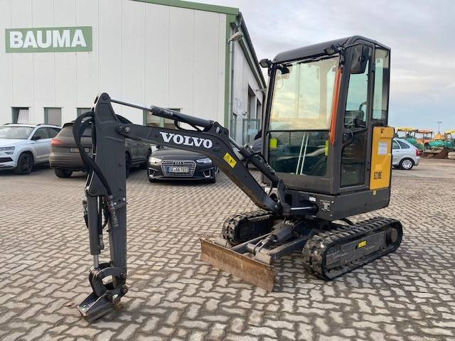 Volvo EC 18 E MIETE / RENTAL (12001517) - Mini pelle: photos 1 Volvo EC 18 E MIETE / RENTAL (12001517) - Mini pelle: photos 1
