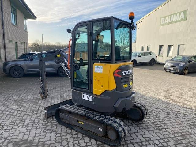Volvo ECR 25 D MIETE / RENTAL (12001505) - Mini pelle: photos 2 Volvo ECR 25 D MIETE / RENTAL (12001505) - Mini pelle: photos 2
