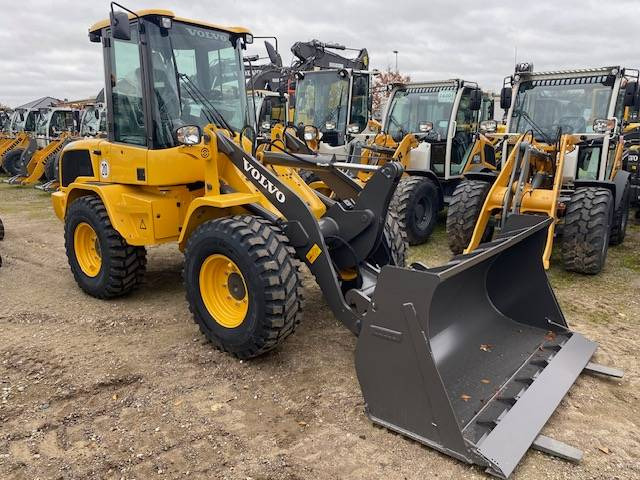 Chargeuse sur pneus neuf Volvo L 30 G MIETE / RENTAL: photos 1