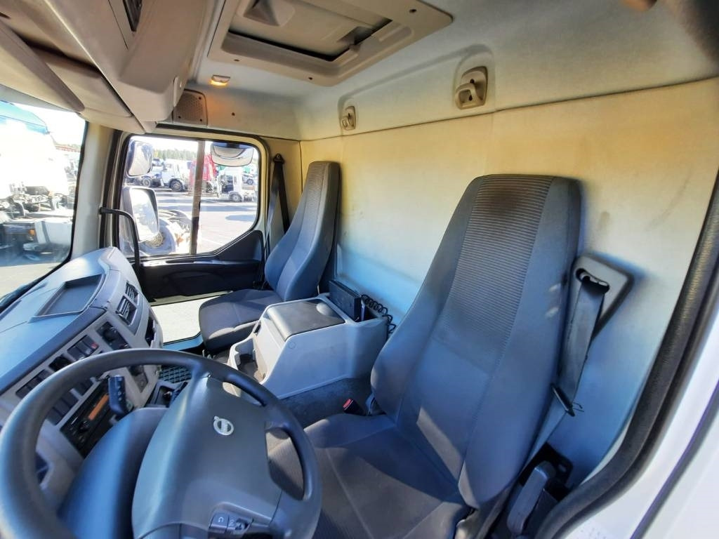 Camion fourgon Volvo FL 240: photos 11