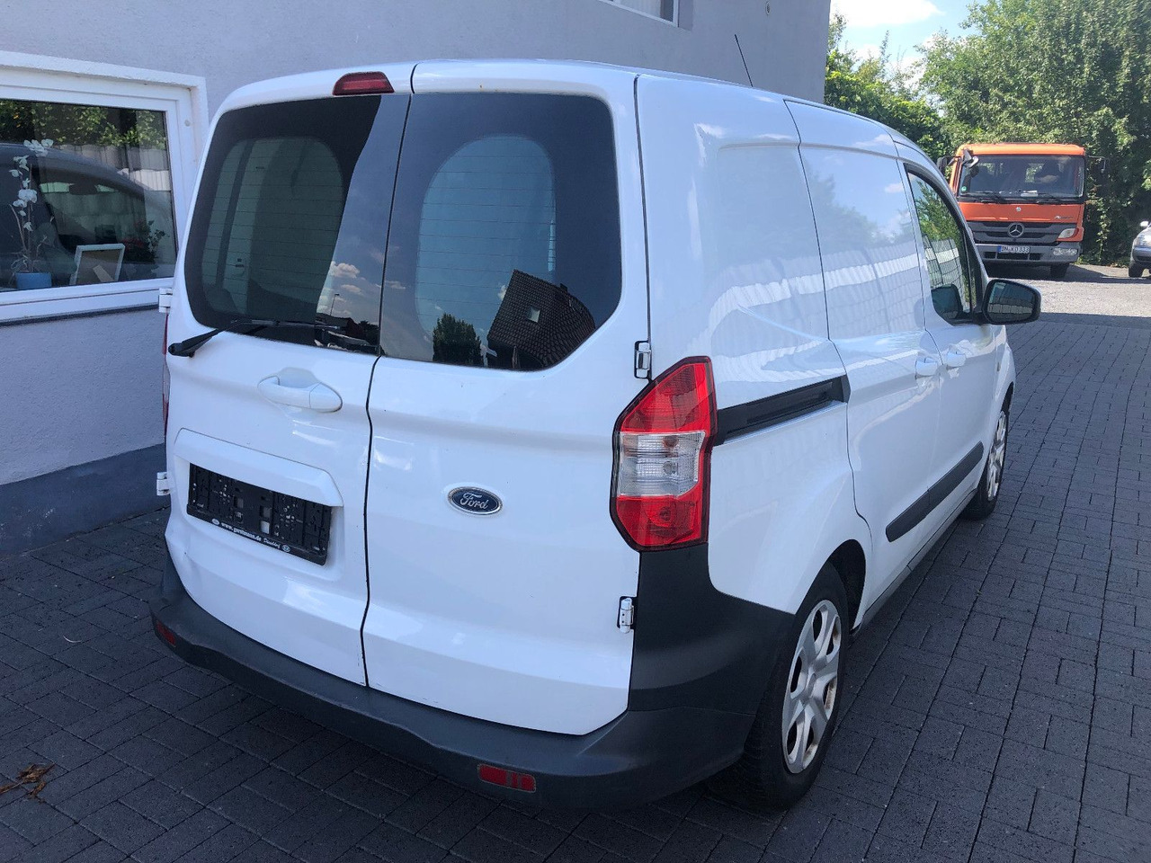 Ford Transit Courier 1.6 TDCi Trend - Fourgonnette: photos 2 Ford Transit Courier 1.6 TDCi Trend - Fourgonnette: photos 2