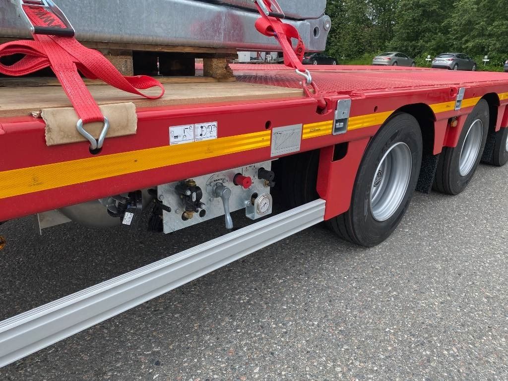 Faymonville Max Trailer, Max100 4AU - Semi-remorque surbaissé: photos 3 Faymonville Max Trailer, Max100 4AU - Semi-remorque surbaissé: photos 3