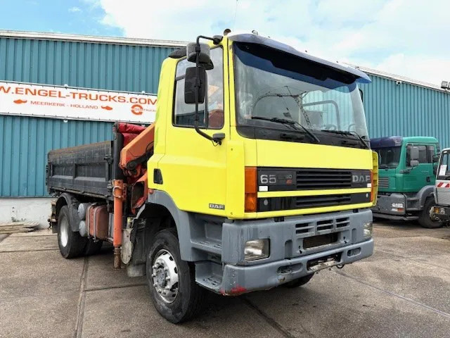 DAF 65 -180ATI 4x4 FULL STEEL 3-WAY KIPPER AND PALFINGER CRANE (EURO 2 / MANUAL GEARBOX / FULL STEEL SUSPENSION / ETC.) - Camion benne, Camion grue: photos 2 DAF 65 -180ATI 4x4 FULL STEEL 3-WAY KIPPER AND PALFINGER CRANE (EURO 2 / MANUAL GEARBOX / FULL STEEL SUSPENSION / ETC.) - Camion benne, Camion grue: photos 2