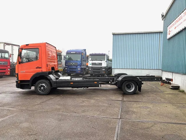 Mercedes-Benz Atego 823L DAY CAB (6-CILINDER) 4x2 CHASSIS (MANUAL GEARBOX / SPER DIFFERENTIAL / 6-CILINDER ENGINE) - Châssis cabine: photos 5 Mercedes-Benz Atego 823L DAY CAB (6-CILINDER) 4x2 CHASSIS (MANUAL GEARBOX / SPER DIFFERENTIAL / 6-CILINDER ENGINE) - Châssis cabine: photos 5