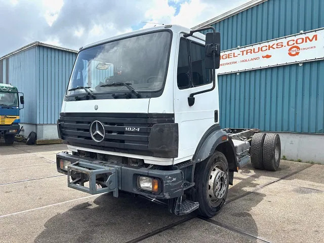 Mercedes-Benz SK 1824 4x2 FULL STEEL SUSPENSION CHASSIS (MANUAL GEARBOX / REDUCTION AXLE / FULL STEEL SUSPENSION) - Châssis cabine: photos 1 Mercedes-Benz SK 1824 4x2 FULL STEEL SUSPENSION CHASSIS (MANUAL GEARBOX / REDUCTION AXLE / FULL STEEL SUSPENSION) - Châssis cabine: photos 1