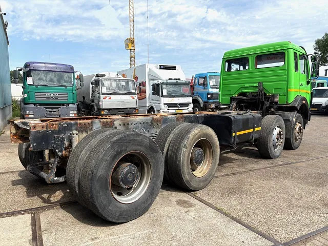 Mercedes-Benz SK 3335K 8x4 FULL STEEL CHASSIS (ZF16 MANUAL GEARBOX / RETARDER / FULL STEEL SUSPENSION / REDUCTION AXLES) - Châssis cabine: photos 3 Mercedes-Benz SK 3335K 8x4 FULL STEEL CHASSIS (ZF16 MANUAL GEARBOX / RETARDER / FULL STEEL SUSPENSION / REDUCTION AXLES) - Châssis cabine: photos 3