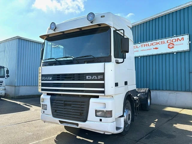 DAF 95.380 XF SPACECAB (EURO 2 / ZF16 MANUAL GEARBOX / D.E.B. ENGINE BRAKE / AIRCONDITIONING) - Tracteur routier: photos 1 DAF 95.380 XF SPACECAB (EURO 2 / ZF16 MANUAL GEARBOX / D.E.B. ENGINE BRAKE / AIRCONDITIONING) - Tracteur routier: photos 1