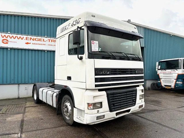 DAF 95.430 XF SPACECAB (EURO 3 / ZF16 MANUAL GEARBOX / ZF-INTARDER / AIRCONDITIONING) - Tracteur routier: photos 2 DAF 95.430 XF SPACECAB (EURO 3 / ZF16 MANUAL GEARBOX / ZF-INTARDER / AIRCONDITIONING) - Tracteur routier: photos 2