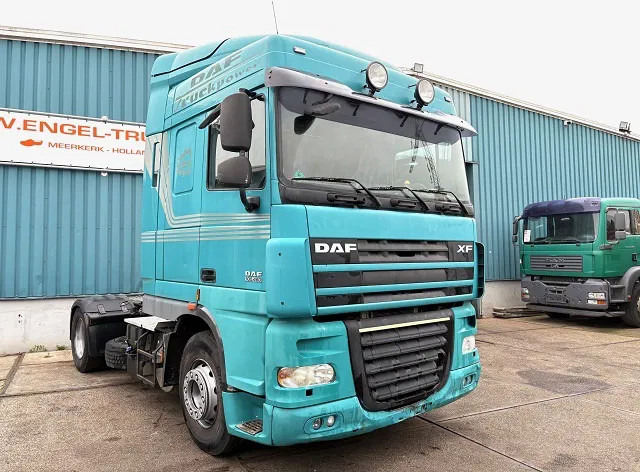 DAF XF 105.460 ATE SPACECAB (EURO 5 / ZF MANUAL GEARBOX / P.T.O. / AIRCONDITIONING / FRIDGE UNDER BED / ETC.) - Tracteur routier: photos 2 DAF XF 105.460 ATE SPACECAB (EURO 5 / ZF MANUAL GEARBOX / P.T.O. / AIRCONDITIONING / FRIDGE UNDER BED / ETC.) - Tracteur routier: photos 2