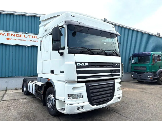 DAF XF 105.460 SPACECAB (2 IDENTICAL UNITS AVAILBLE) (ZF16 MANUAL GEARBOX / MX-BRAKE / 870+430 LITER TANK / FRIDGE / AIRCONDITIONING - Tracteur routier: photos 2 DAF XF 105.460 SPACECAB (2 IDENTICAL UNITS AVAILBLE) (ZF16 MANUAL GEARBOX / MX-BRAKE / 870+430 LITER TANK / FRIDGE / AIRCONDITIONING - Tracteur routier: photos 2