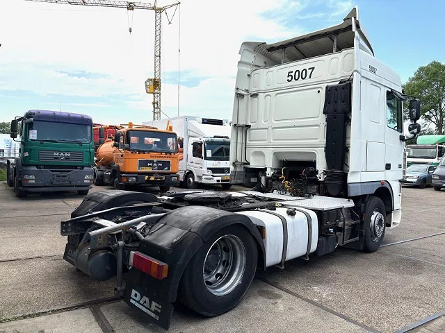 DAF XF 105.460 SPACECAB (2 IDENTICAL UNITS AVAILBLE) (ZF16 MANUAL GEARBOX / MX-BRAKE / 870+430 LITER TANK / FRIDGE / AIRCONDITIONING - Tracteur routier: photos 3 DAF XF 105.460 SPACECAB (2 IDENTICAL UNITS AVAILBLE) (ZF16 MANUAL GEARBOX / MX-BRAKE / 870+430 LITER TANK / FRIDGE / AIRCONDITIONING - Tracteur routier: photos 3