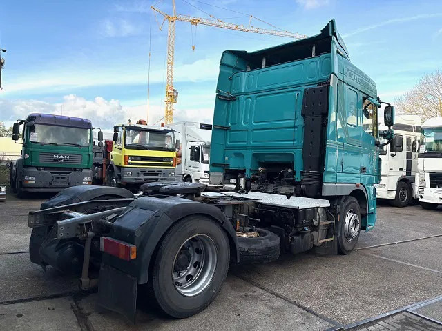 DAF XF 105.460 SPACECAB (EURO 5 / ZF16 MANUAL GEARBOX / P.T.O. / AIRCONDITIONING / FRIDGE UNDER BED / ETC.) - Tracteur routier: photos 3 DAF XF 105.460 SPACECAB (EURO 5 / ZF16 MANUAL GEARBOX / P.T.O. / AIRCONDITIONING / FRIDGE UNDER BED / ETC.) - Tracteur routier: photos 3