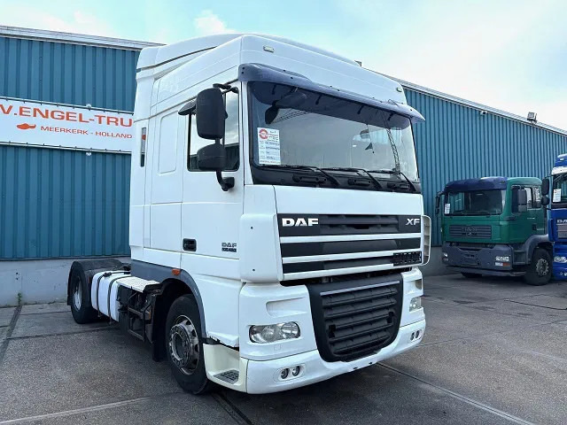 DAF XF 105.460 SPACECAB (ZF-MANUAL GEARBOX / 2x DIESELTANK / MX-ENGINE BRAKE / AIRCONDITIONING / FRIDGE / ETC.) - Tracteur routier: photos 1 DAF XF 105.460 SPACECAB (ZF-MANUAL GEARBOX / 2x DIESELTANK / MX-ENGINE BRAKE / AIRCONDITIONING / FRIDGE / ETC.) - Tracteur routier: photos 1