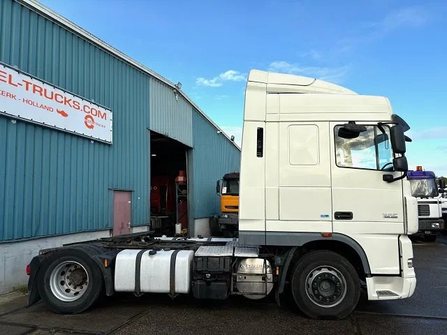 DAF XF 105.460 SPACECAB (ZF MANUAL GEARBOX / MX-BRAKE / 870+430 LITER TANK / EURO 5 EEV / AIRCONDITIONING / FRIDGE) - Tracteur routier: photos 4 DAF XF 105.460 SPACECAB (ZF MANUAL GEARBOX / MX-BRAKE / 870+430 LITER TANK / EURO 5 EEV / AIRCONDITIONING / FRIDGE) - Tracteur routier: photos 4