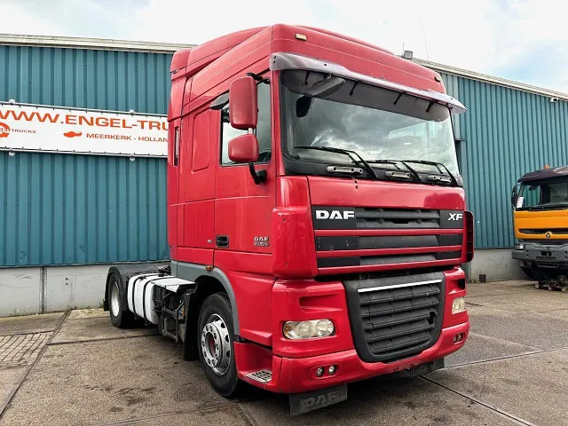 DAF XF 105.460 SPACECAB (ZF16 MANUAL GEARBOX / MX-BRAKE / 870+430 LITER TANK / AIRCONDITIONING / FRIDGE) - Tracteur routier: photos 2 DAF XF 105.460 SPACECAB (ZF16 MANUAL GEARBOX / MX-BRAKE / 870+430 LITER TANK / AIRCONDITIONING / FRIDGE) - Tracteur routier: photos 2