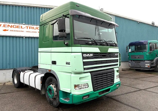 DAF XF 95.430 SPACECAB EURO 4 (ZF16 MANUAL GEARBOX / ZF-INTARDER / AIRCONDITIONING / 870 LITER DIESEL TANK / EURO 4) - Tracteur routier: photos 2 DAF XF 95.430 SPACECAB EURO 4 (ZF16 MANUAL GEARBOX / ZF-INTARDER / AIRCONDITIONING / 870 LITER DIESEL TANK / EURO 4) - Tracteur routier: photos 2