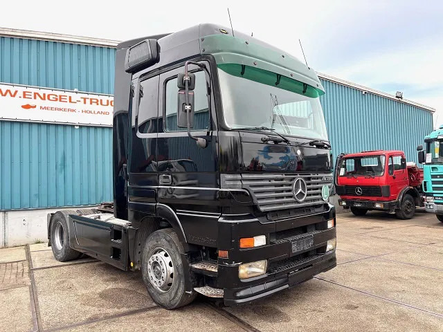 Mercedes-Benz Actros 1840 LS (MP1) 4x2 MEGASPACE (EPS WITH CLUTCH (3 PEDALS) / RETARDER / AIRCONDITIONING) - Tracteur routier: photos 2 Mercedes-Benz Actros 1840 LS (MP1) 4x2 MEGASPACE (EPS WITH CLUTCH (3 PEDALS) / RETARDER / AIRCONDITIONING) - Tracteur routier: photos 2