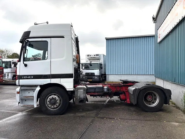 Mercedes-Benz Actros 1843 LS (MP1) (EPS WITH CLUTCH (3 PEDALS) / AIRCONDITIONING / SUNVISOR / ETC.) - Tracteur routier: photos 5 Mercedes-Benz Actros 1843 LS (MP1) (EPS WITH CLUTCH (3 PEDALS) / AIRCONDITIONING / SUNVISOR / ETC.) - Tracteur routier: photos 5