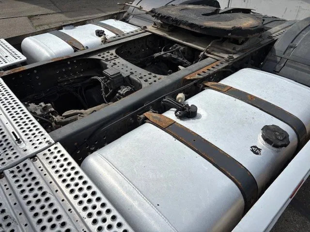 Mercedes-Benz Actros 1845 LS BIGSPACE (RETARDER / EURO 5 / TELLIGENT GEARBOX / FULL SPOILERSET / 2x DIESELTANK / AIRCONDITIONING) en crédit-bail Mercedes-Benz Actros 1845 LS BIGSPACE (RETARDER / EURO 5 / TELLIGENT GEARBOX / FULL SPOILERSET / 2x DIESELTANK / AIRCONDITIONING): photos 15