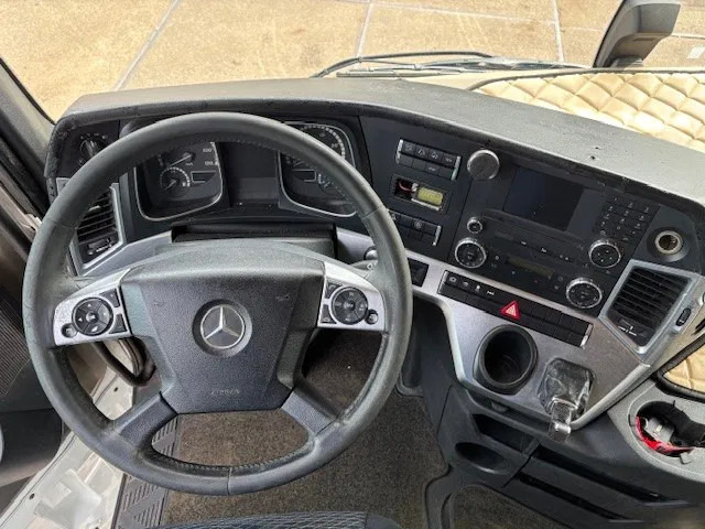 Mercedes-Benz Actros 1845 LS BIGSPACE (RETARDER / EURO 5 / TELLIGENT GEARBOX / FULL SPOILERSET / 2x DIESELTANK / AIRCONDITIONING) en crédit-bail Mercedes-Benz Actros 1845 LS BIGSPACE (RETARDER / EURO 5 / TELLIGENT GEARBOX / FULL SPOILERSET / 2x DIESELTANK / AIRCONDITIONING): photos 6