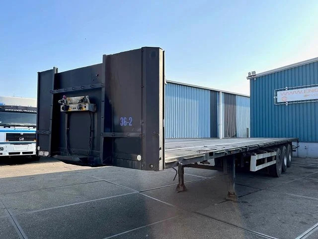 Van Hool 3B1047 13.60M. FLATBED TRAILER WITH 40FT TWISTLOCKS (SAF-AXLES / DISC BRAKES / 40FT TWISTLOCKS) - Semi-remorque plateau: photos 1 Van Hool 3B1047 13.60M. FLATBED TRAILER WITH 40FT TWISTLOCKS (SAF-AXLES / DISC BRAKES / 40FT TWISTLOCKS) - Semi-remorque plateau: photos 1