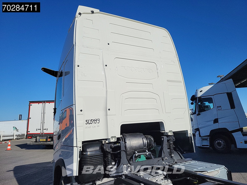 Volvo FH 62 R AERO 6X2 NEW Horsetruck chassis Lift+Lenkachse Dynamic Steering Mirror cam Euro 6 en crédit-bail Volvo FH 62 R AERO 6X2 NEW Horsetruck chassis Lift+Lenkachse Dynamic Steering Mirror cam Euro 6: photos 8